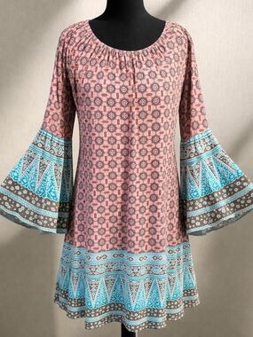 Charlotte’s Boutique Bell Sleeve Dress Size Small 2-Piece Pink Blue Boho Stretch